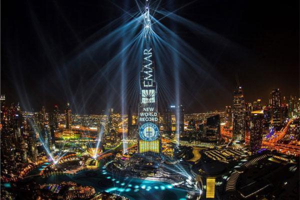 تور دبی: نورپردازی خیره کننده برج خلیفه دبی در جشن سال نوی میلادی 2018
